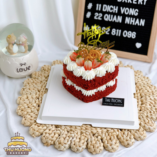 Bánh kem red velvet hình trái tim hai lớp