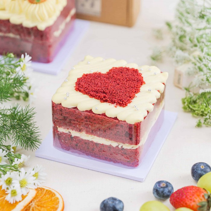 Bánh kem red velvet hình vuông đơn giản