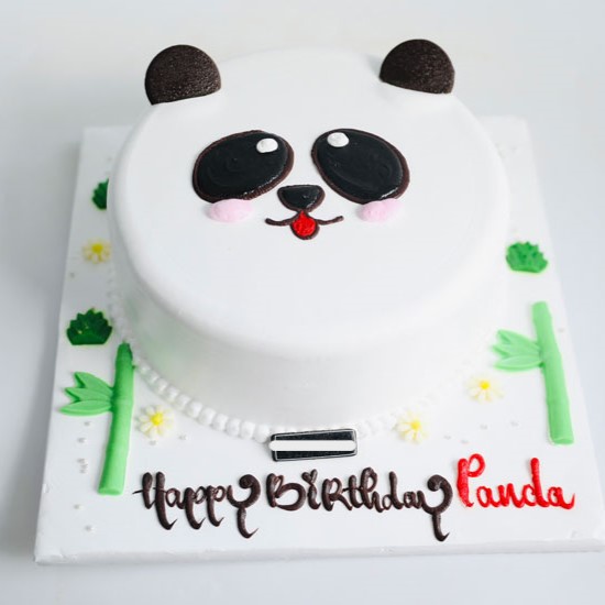 Bánh kem trang trí thành hình chú gấu Panda đáng yêu