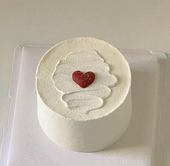 Bánh kem vẽ hình trái tim nhỏ siêu đơn giản