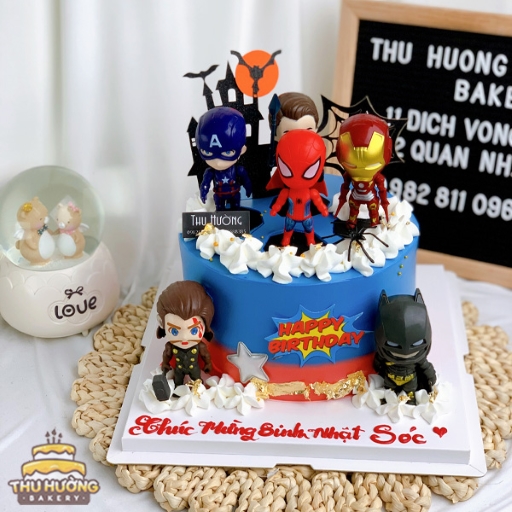 Bánh sinh nhật biệt đội Avengers cho bé 1 tuổi