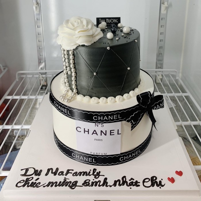 Bánh sinh nhật chủ đề Chanel ấn tượng