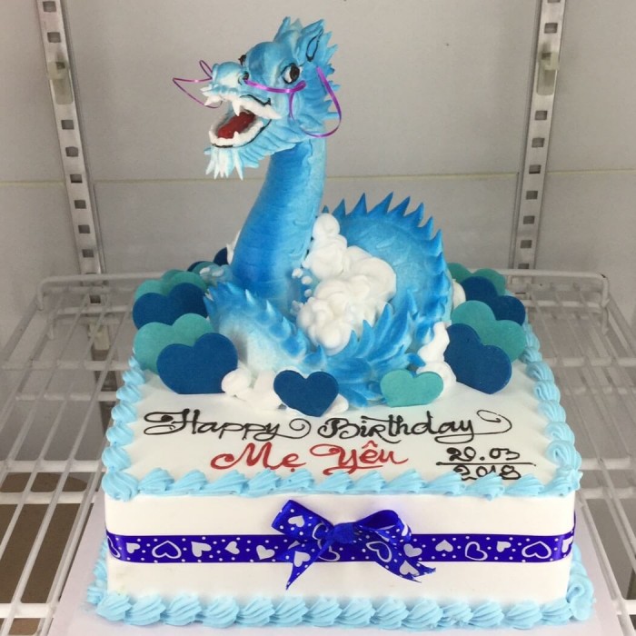 Bánh sinh nhật con rồng màu xanh đơn giản ý nghĩa