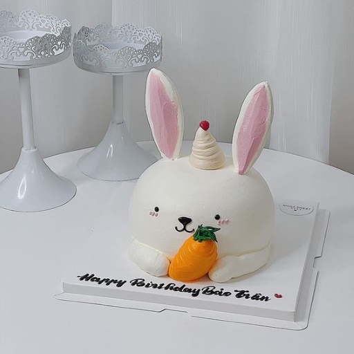 Bánh sinh nhật con thỏ ôm cà rốt