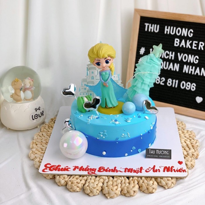 Bánh sinh nhật công chúa Elsa màu xanh