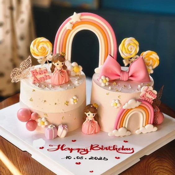 Bánh sinh nhật đôi trang trí công chúa chibi ngọt ngào