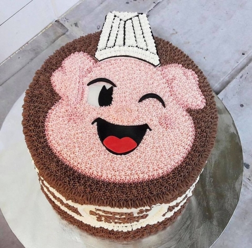 Bánh sinh nhật hình con lợn đội chiếc mũ cute