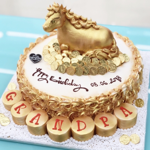 Bánh sinh nhật hình con ngựa vàng