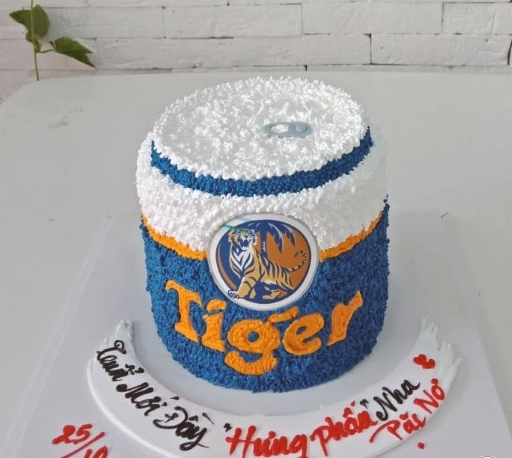 Bánh sinh nhật hình lon bia Tiger sáng tạo
