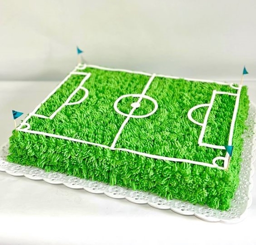 Bánh sinh nhật hình sân bóng đá đơn giản