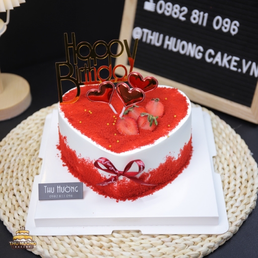 Bánh sinh nhật hình trái tim tặng chồng phủ bột red velvet