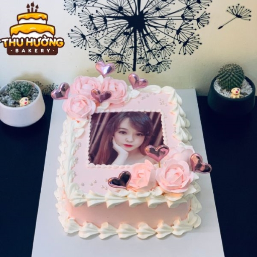 Bánh sinh nhật in hình bạn gái