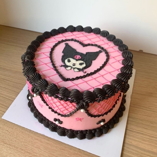 Bánh sinh nhật kuromi tone hồng đen