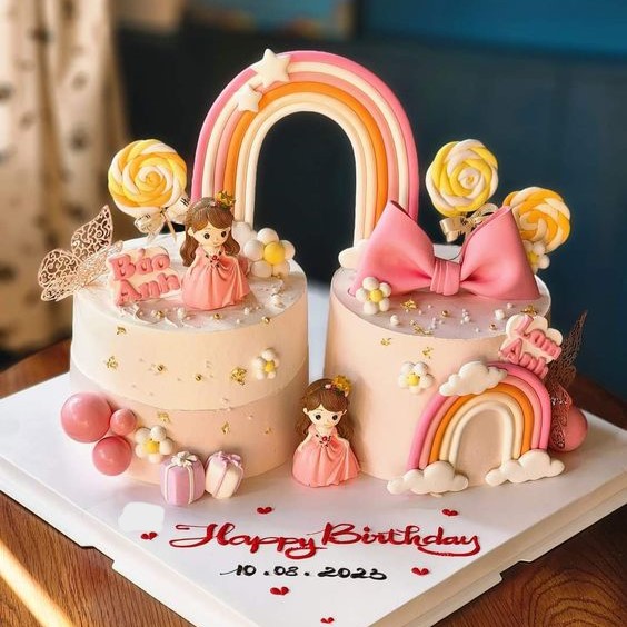 Bánh sinh nhật màu hồng dễ thương tặng bé gái