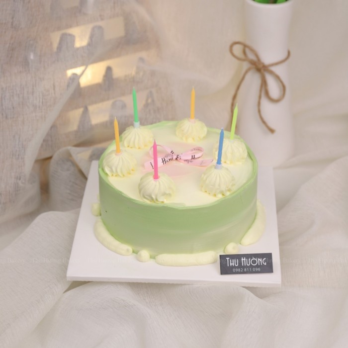 Bánh sinh nhật màu pastel đơn giản