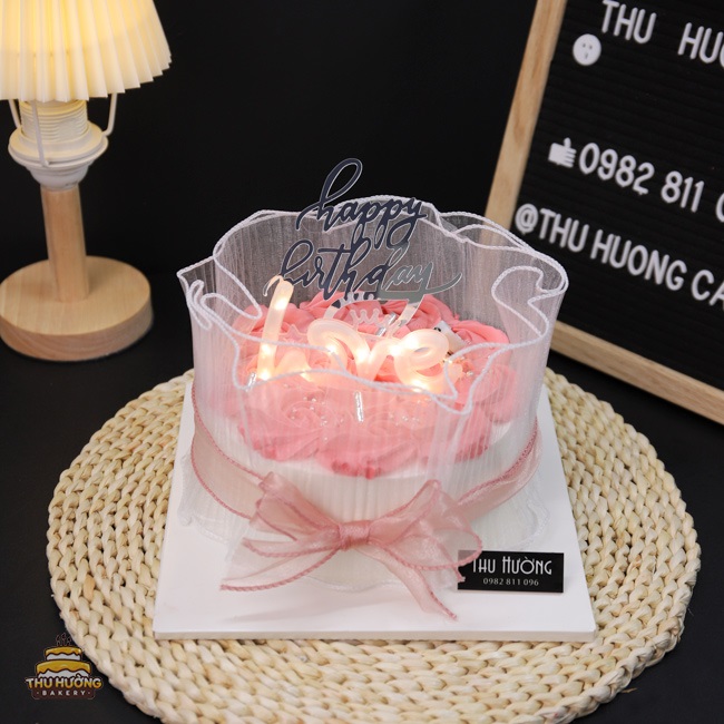 Bánh sinh nhật mini màu hồng trang trí đèn 