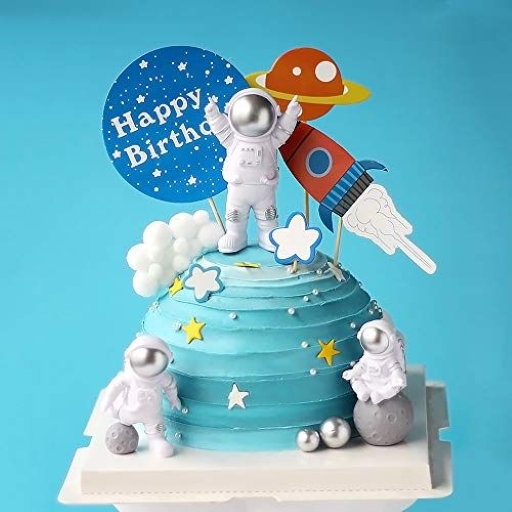 Bánh sinh nhật phi hành gia hình vũ trụ