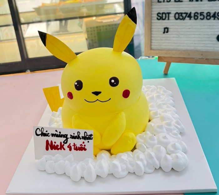 Bánh sinh nhật trang trí pikachu ngộ nghĩnh