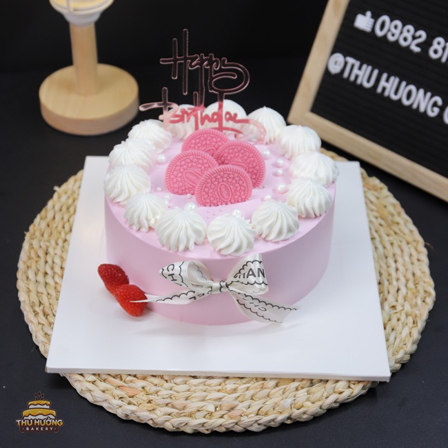 Bánh sinh nhật tone hồng đơn giản