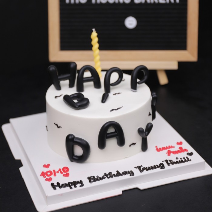 Bánh sinh nhật trang trí chữ Happy Birthday