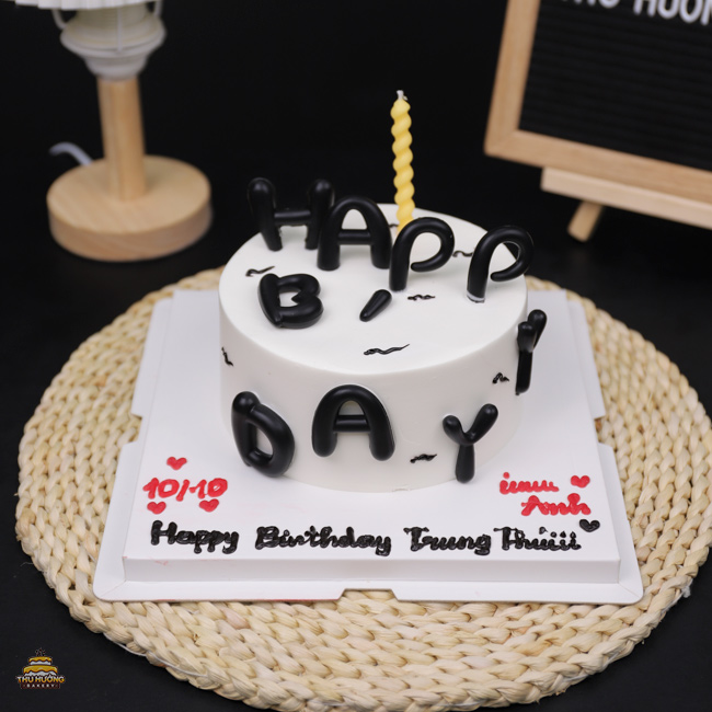 Bánh sinh nhật trang trí chữ Happy Birthday độc lạ