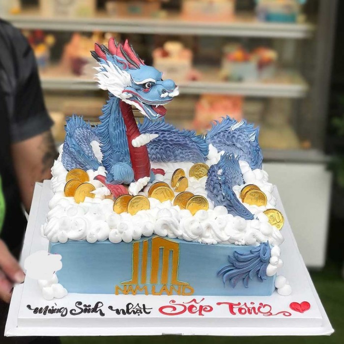 Bánh sinh nhật trang trí con rồng xanh nổi bật
