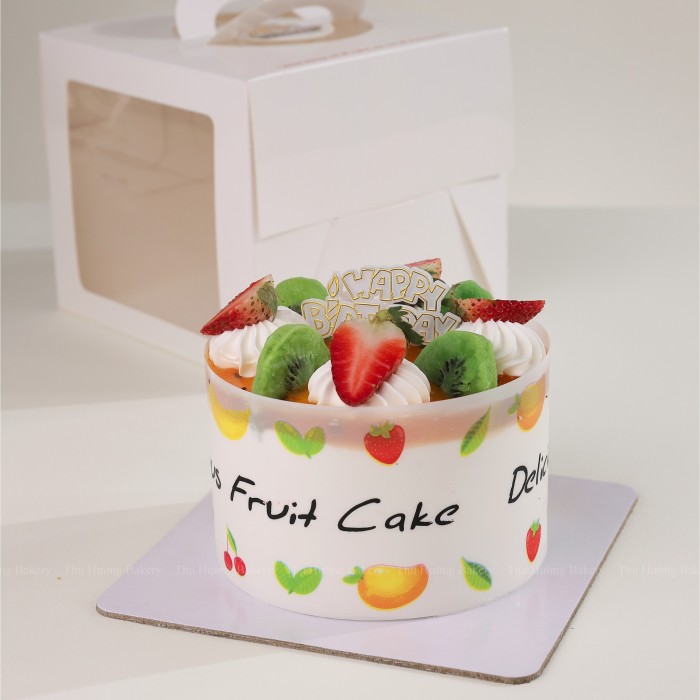 Bánh sinh nhật trang trí nhiều loại trái cây thơm ngon
