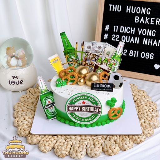 Bánh sinh nhật trang trí tiền đô và bia heineken