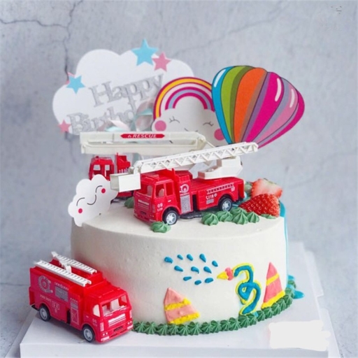 Bánh sinh nhật trang trí xe ô tô cứu hỏa cho bé