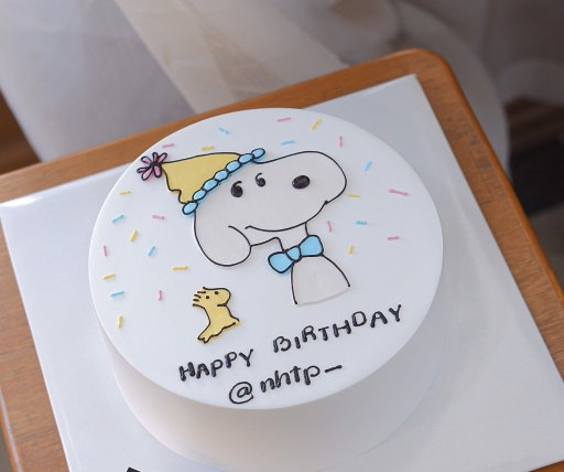 Bánh sinh nhật vẽ chú chó đơn giản xinh xắn