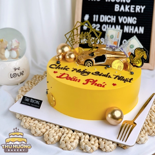 Bánh sinh nhật xe ô tô lamborghini màu vàng