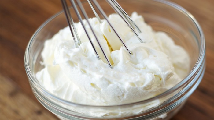 Cách đánh bông topping cream