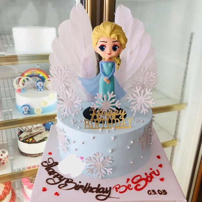 Chiếc bánh kem búp bê công chúa Elsa lộng lẫy