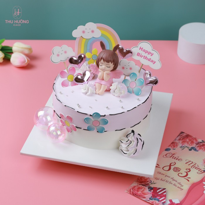 Chiếc bánh sinh nhật trang trí em bé với những bông hoa xinh 