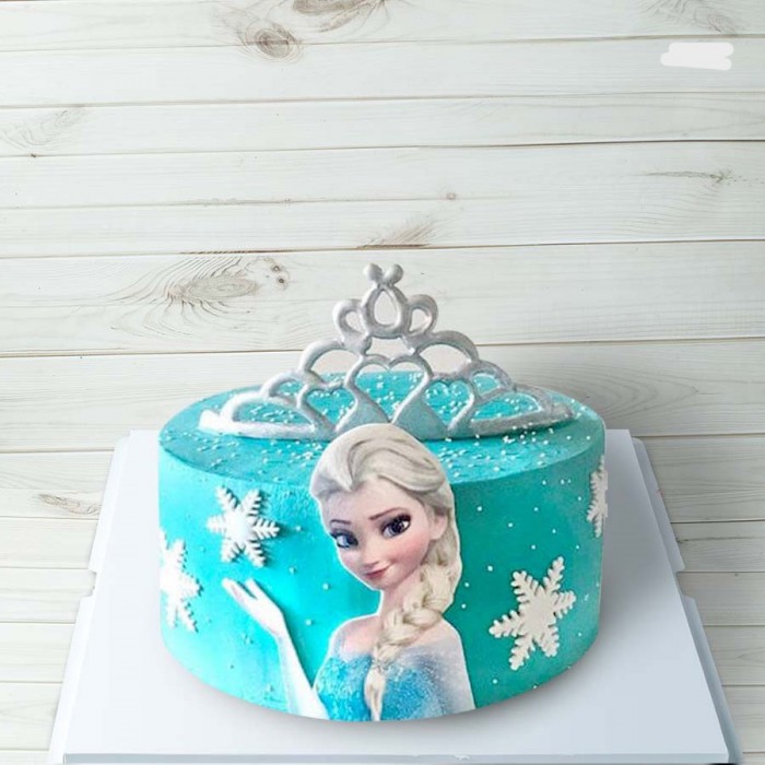 Decor thêm chiếc vương miện cho bánh sinh nhật Elsa