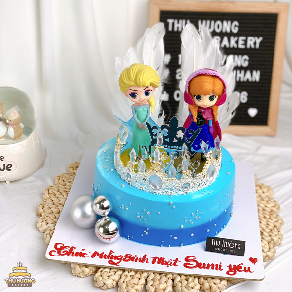 Kết hợp công chúa Elsa và công chúa Anna trên bánh