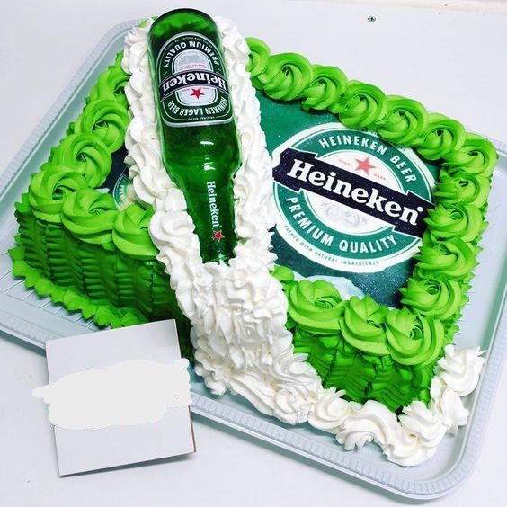 Mẫu bánh kem hình thùng bia heineken sáng tạo