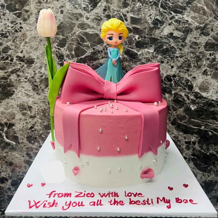 Mẫu bánh sinh nhật Elsa decor nơ xinh xắn
