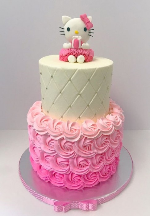 Mẫu bánh sinh nhật hình Hello Kitty 2 tầng đơn giản