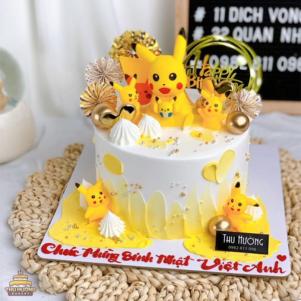 Mẫu bánh sinh nhật pikachu nổi bật với màu vàng rực rỡ