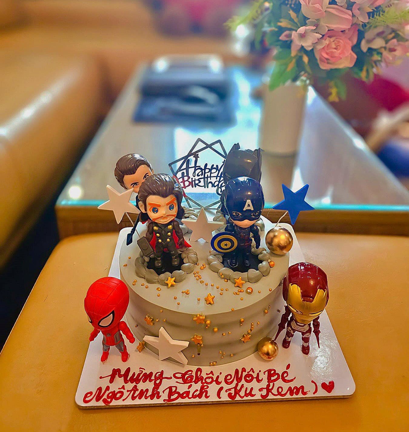 Mẫu bánh sinh nhật mà các bé trai cực kì thích đây rồi 😍😍😍 Size bánh mẫu:  17cm + chồng cốt cao ☎️ 𝘏𝘰𝘵𝘭𝘪𝘯𝘦 0334493963 𝐂𝐨̛ 𝐬𝐨̛̉ : 𝟖𝟎… |  Instagram