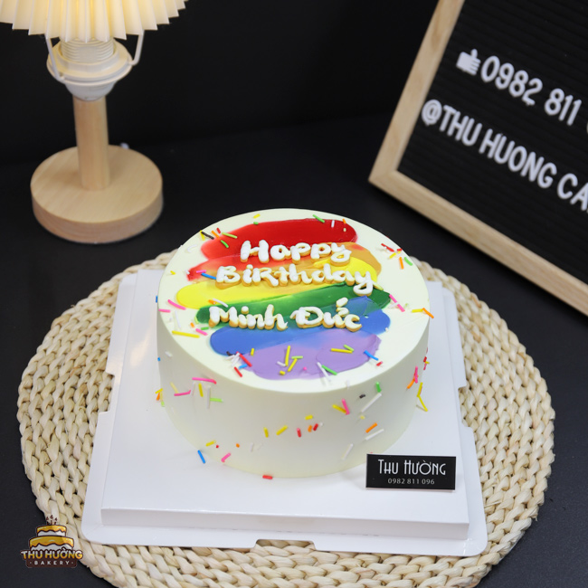 Mẫu bánh sinh nhật với nhiều màu sắc nổi bật