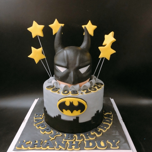 Tạo hình siêu nhân batman cực ngầu với bánh sinh nhật