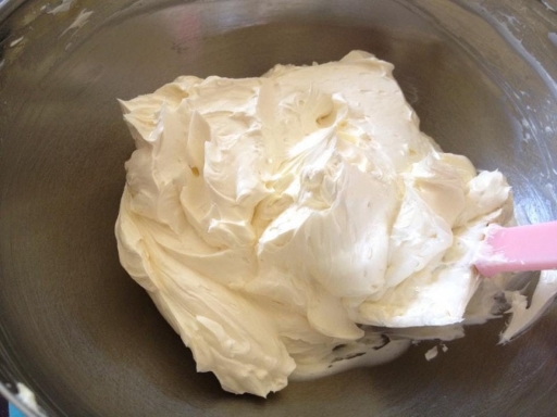 Thành phẩm kem bánh sinh nhật bằng Whipping Cream