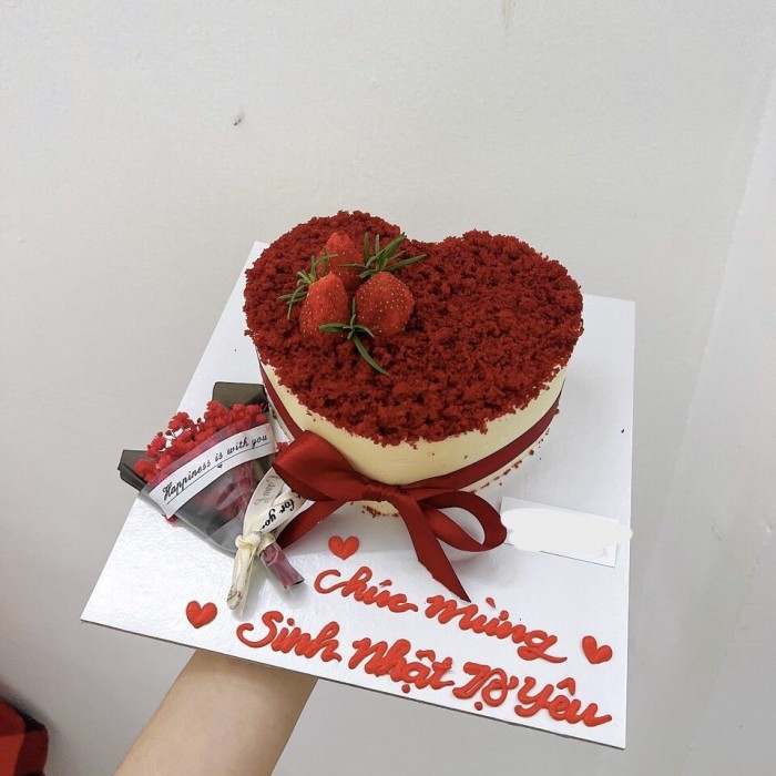 Thêm một mẫu bánh sinh nhật red velvet hình trái tim ngọt ngào
