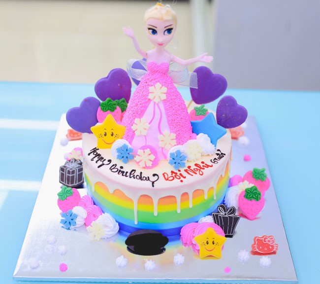 Trang trí bánh sinh nhật cầu vồng với công chúa Elsa
