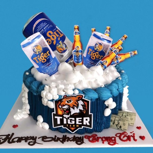 Trang trí bánh sinh nhật với chủ đề bia Tiger ấn tượng