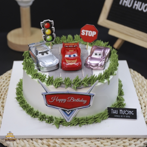Trang trí bánh sinh nhật với chủ đề giao thông