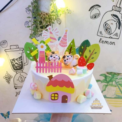 Trang trí bánh sinh nhật với hình ảnh chú hổ cute