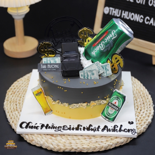 Trang trí bánh sinh nhật với ô tô và bia
